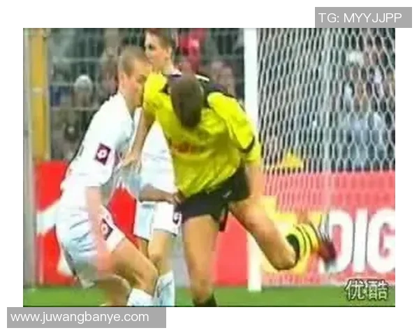 足球明星的神仙颜值与球场魅力交织的完美瞬间探秘